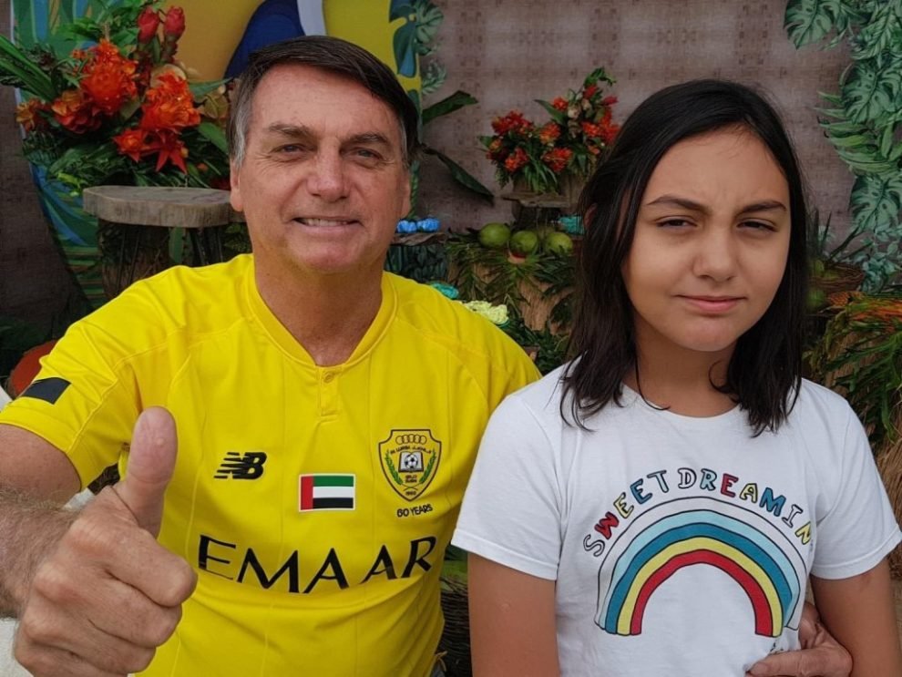 Exército mudou status militar de Bolsonaro para permitir matrícula da filha