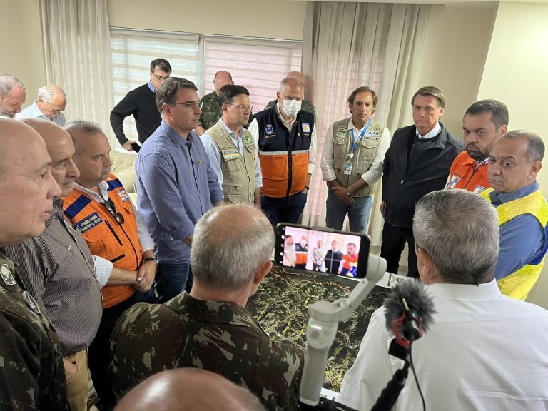 ‘Não temos como nos precaver de tudo’, diz Bolsonaro em Petrópolis