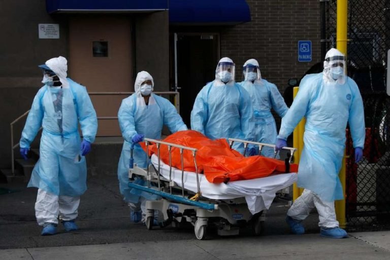 EUA registram na pandemia 1 milhão de mortes a mais que a média de anos anteriores